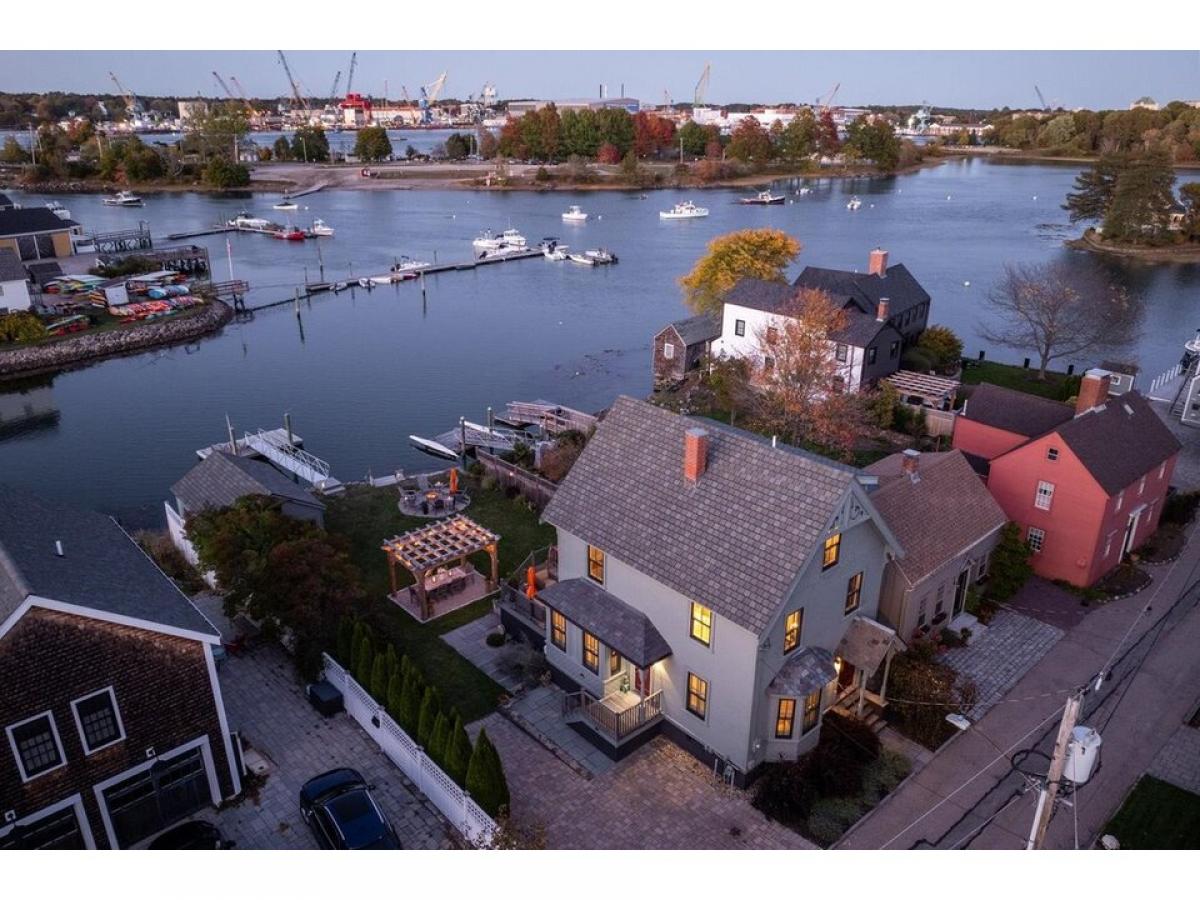 Picture of Home For Sale in Portsmouth, New Hampshire, United States