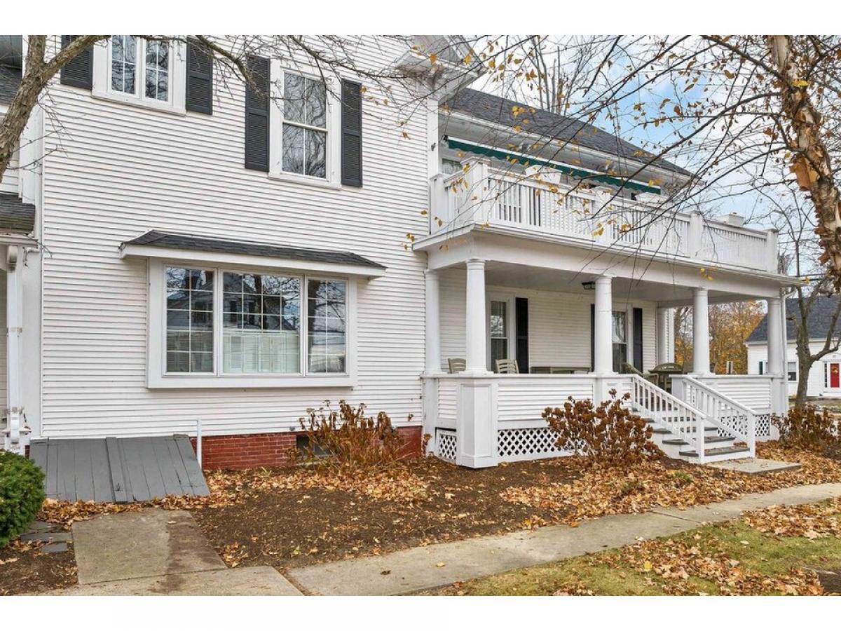 Picture of Home For Sale in Wolfeboro, New Hampshire, United States