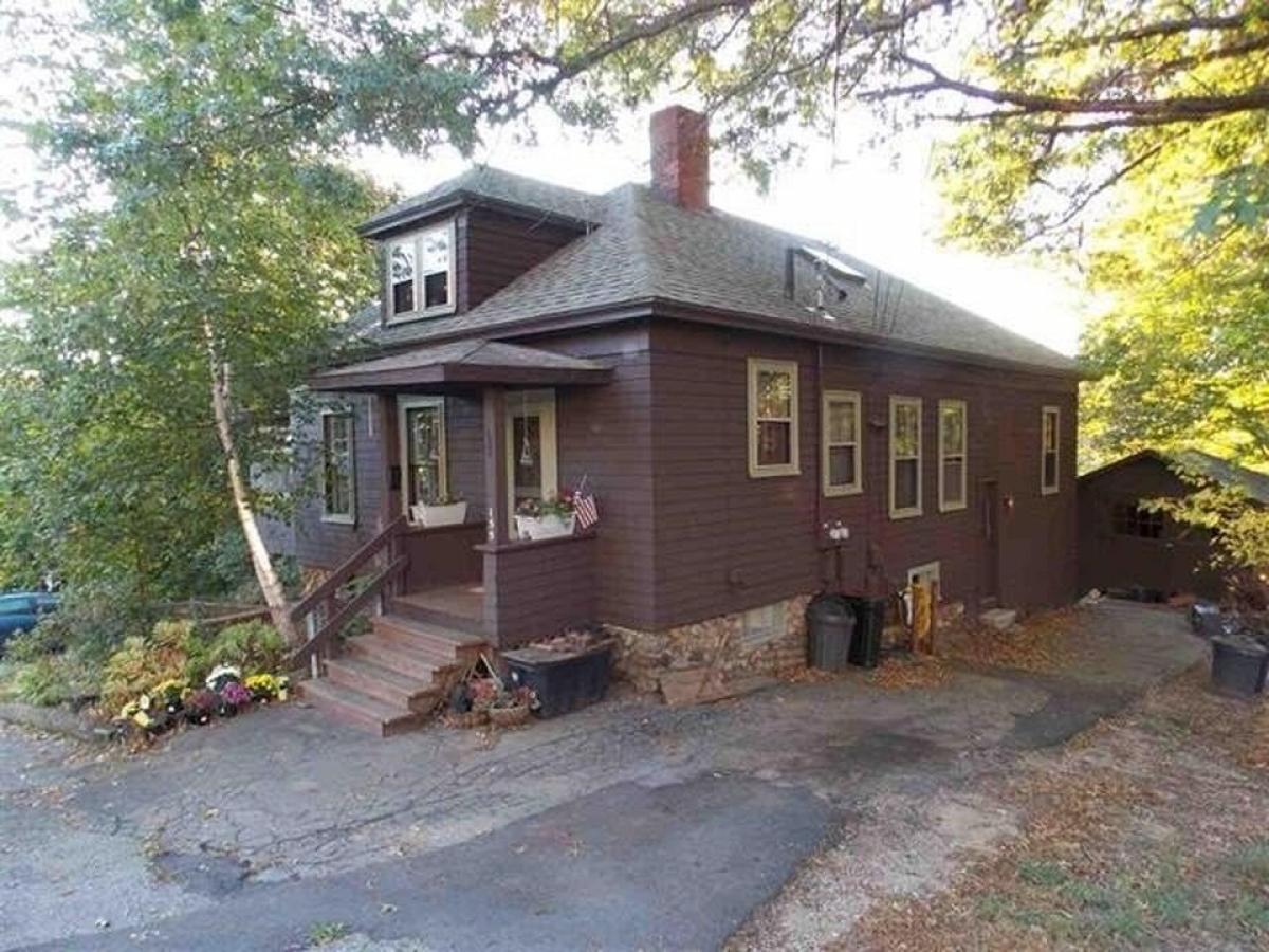 Picture of Home For Sale in Laconia, New Hampshire, United States