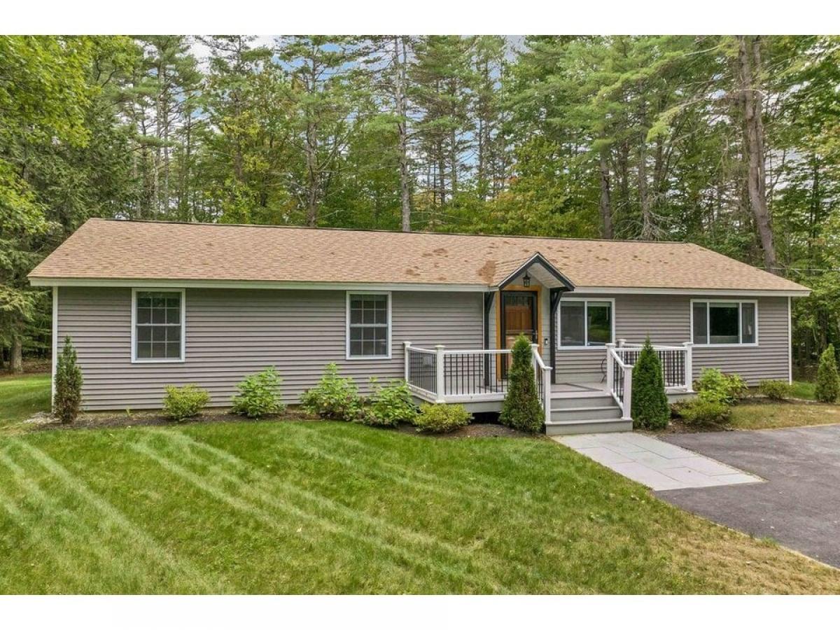 Picture of Home For Sale in Meredith, New Hampshire, United States