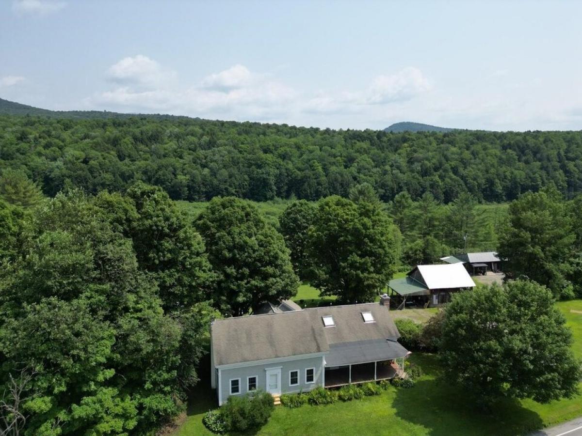 Picture of Home For Sale in Underhill, Vermont, United States