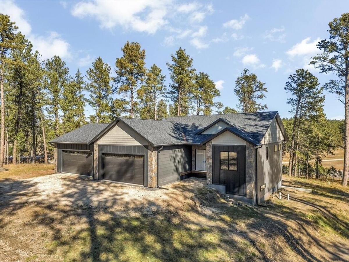 Picture of Home For Sale in Custer, South Dakota, United States