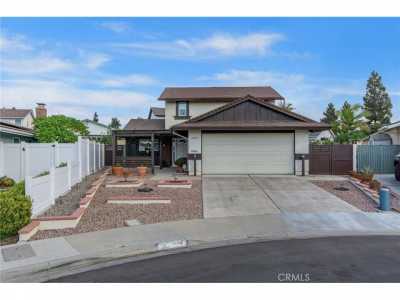 Home For Sale in Lake Forest, California