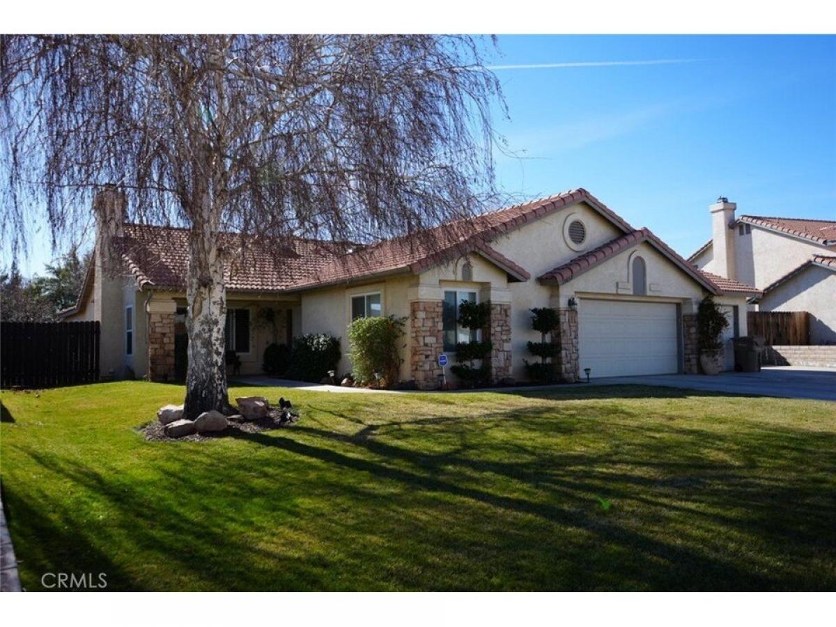 Picture of Home For Sale in Hesperia, California, United States