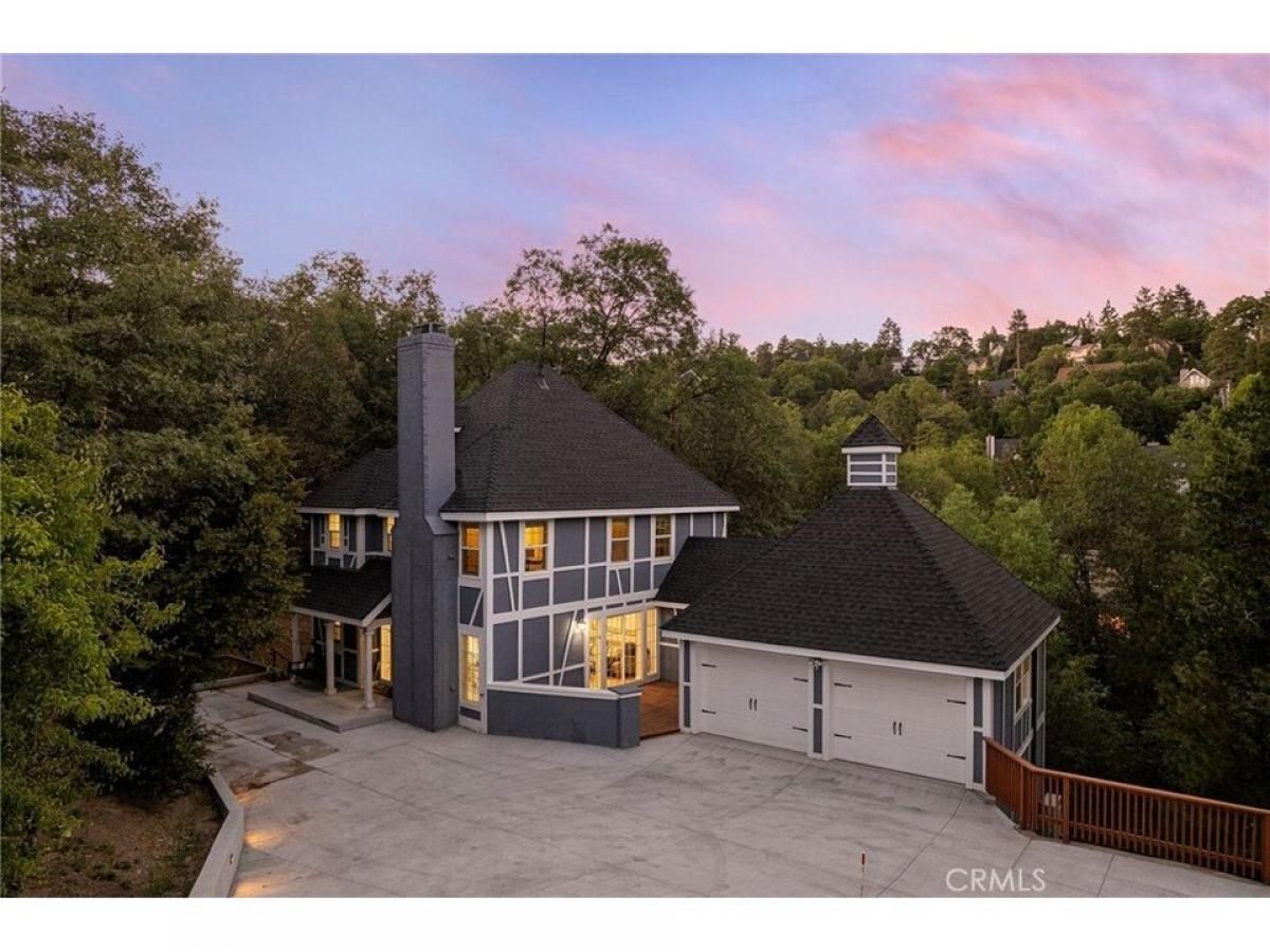 Picture of Home For Sale in Lake Arrowhead, California, United States