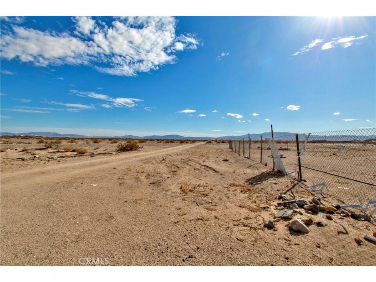 Picture of Residential Land For Sale in 29 Palms, California, United States