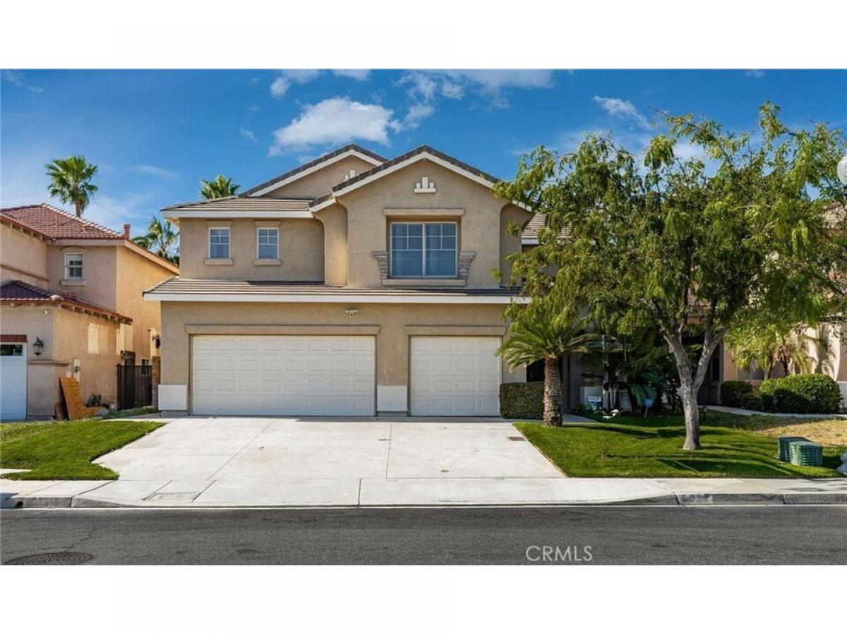 Picture of Home For Sale in Fontana, California, United States