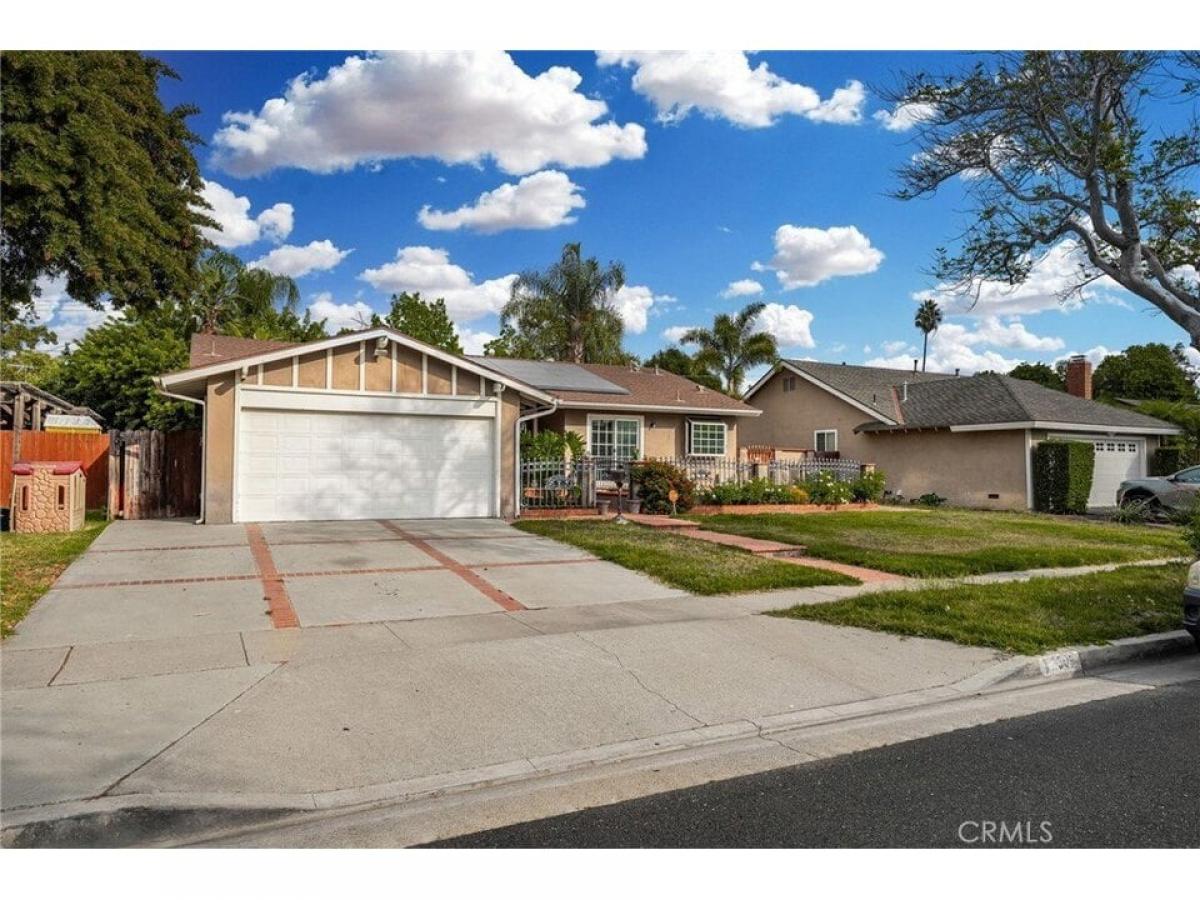 Picture of Home For Sale in Santa Ana, California, United States