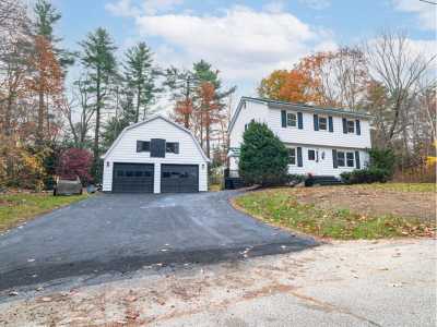 Home For Sale in Farmingdale, Maine