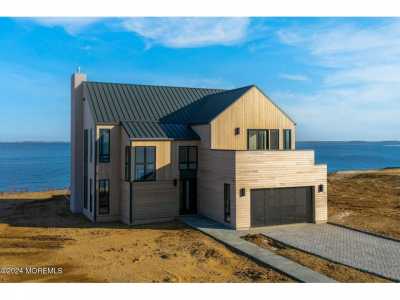 Home For Sale in Atlantic Highlands, New Jersey