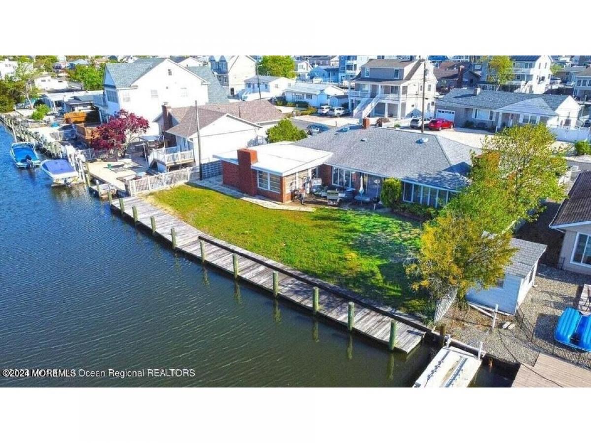 Picture of Home For Sale in Toms River, New Jersey, United States