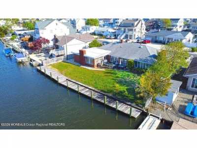 Home For Sale in Toms River, New Jersey