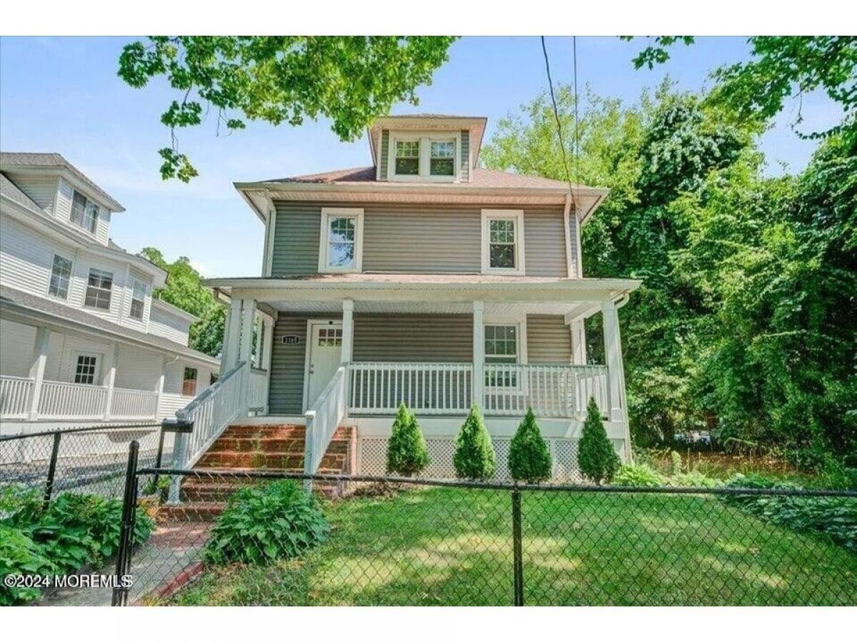 Picture of Home For Sale in Asbury Park, New Jersey, United States