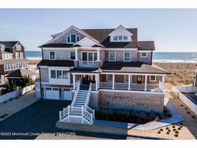 Home For Sale in Mantoloking, New Jersey