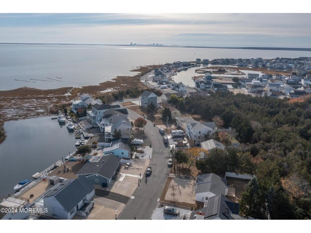 Picture of Home For Sale in Little Egg Harbor, New Jersey, United States