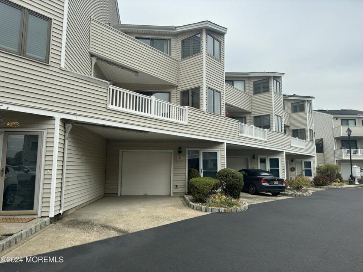 Picture of Home For Sale in Long Branch, New Jersey, United States