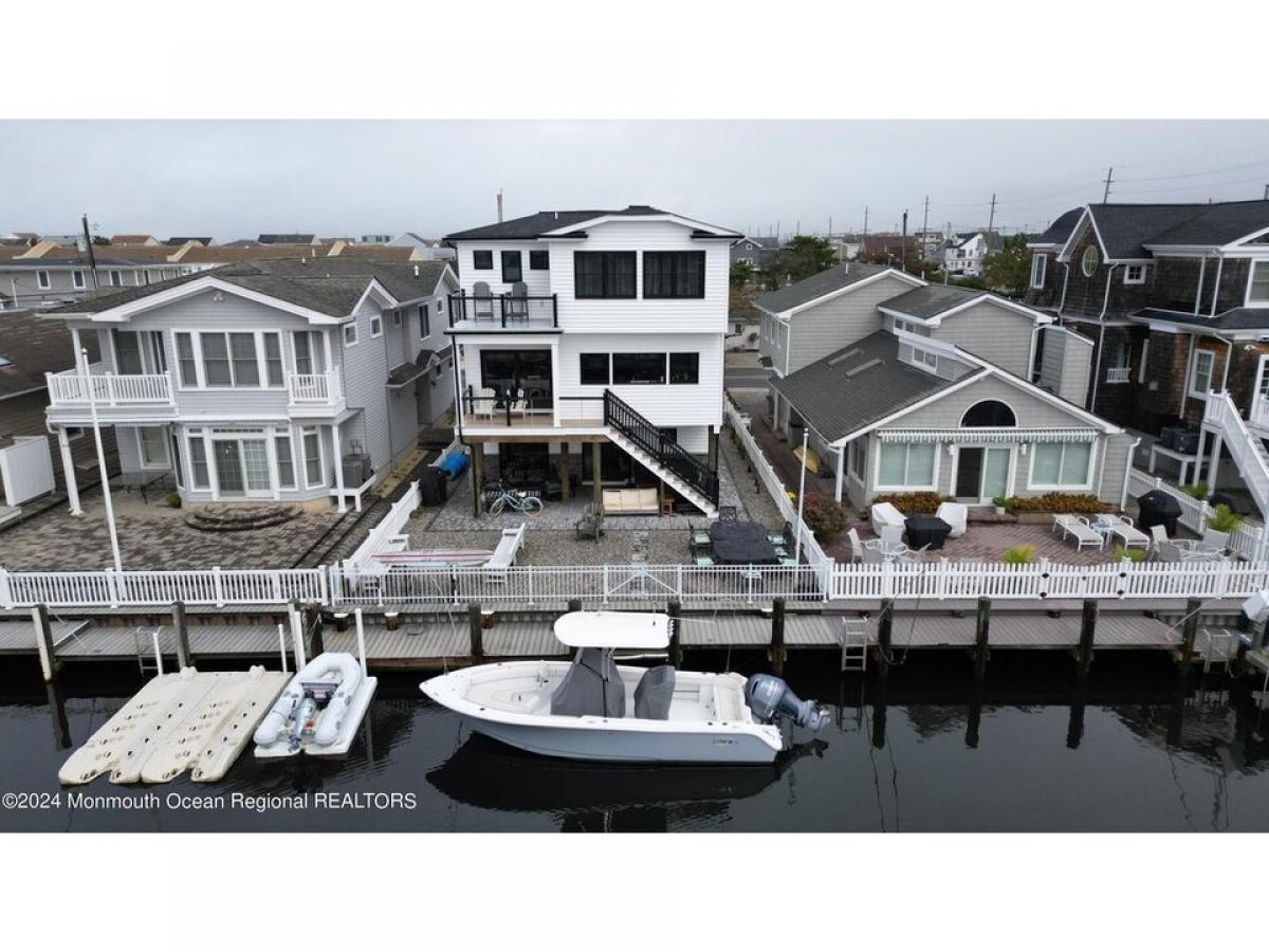 Picture of Home For Sale in Lavallette, New Jersey, United States