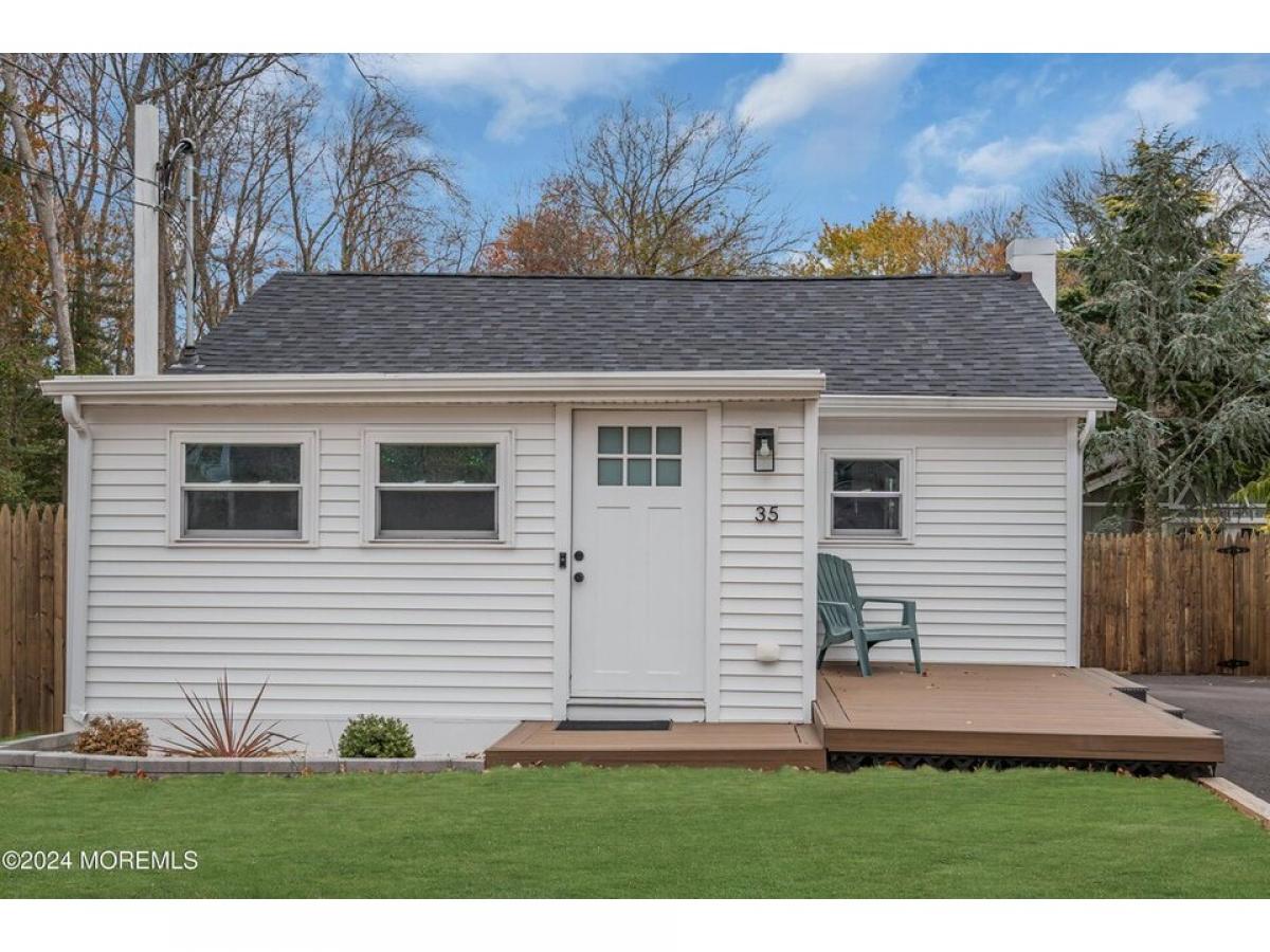 Picture of Home For Sale in Barnegat, New Jersey, United States