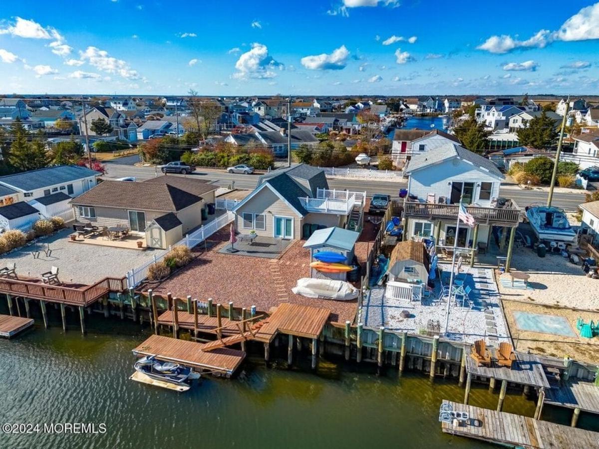 Picture of Home For Sale in Little Egg Harbor, New Jersey, United States