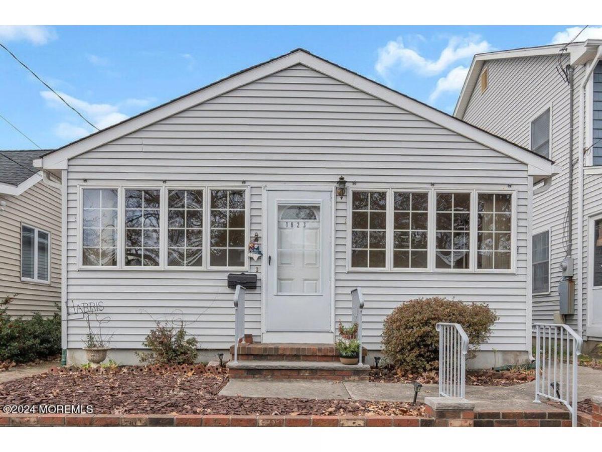 Picture of Home For Sale in Belmar, New Jersey, United States