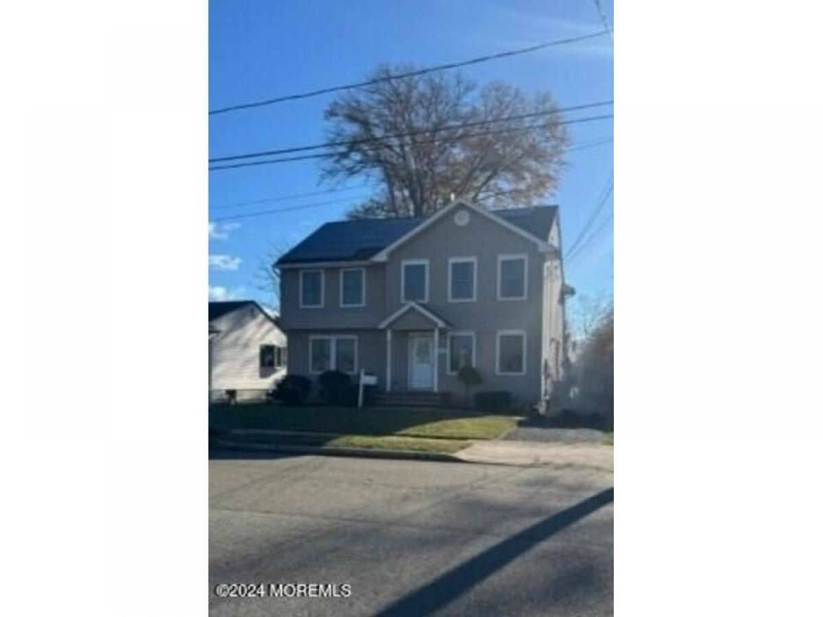 Picture of Home For Sale in Woodbridge, New Jersey, United States