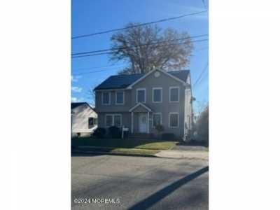 Home For Sale in Woodbridge, New Jersey