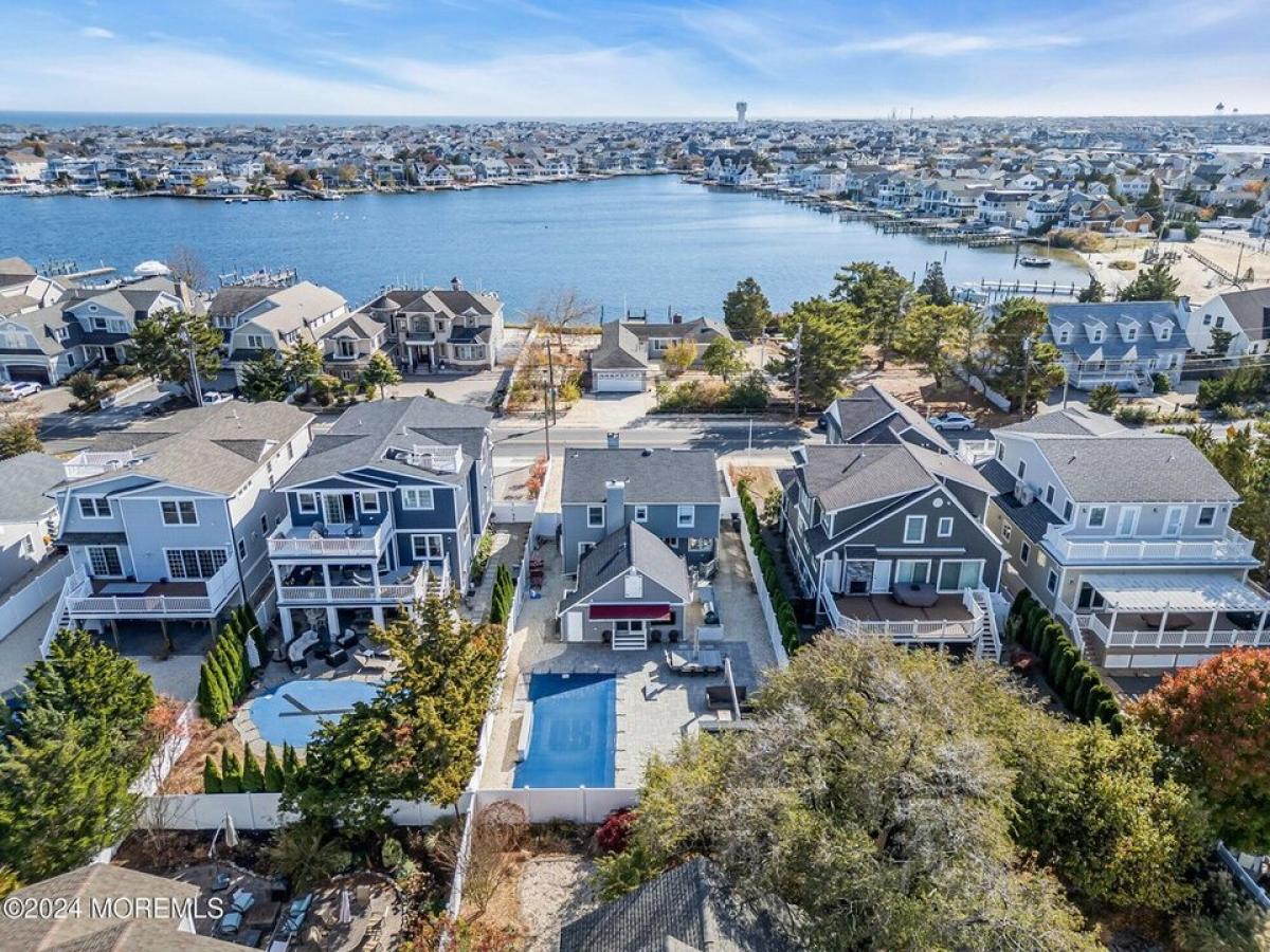 Picture of Home For Sale in Lavallette, New Jersey, United States