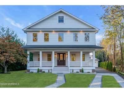 Home For Sale in Spring Lake, New Jersey