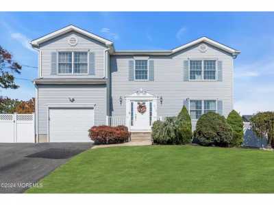 Home For Sale in Toms River, New Jersey