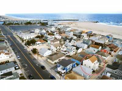 Home For Sale in Point Pleasant Beach, New Jersey