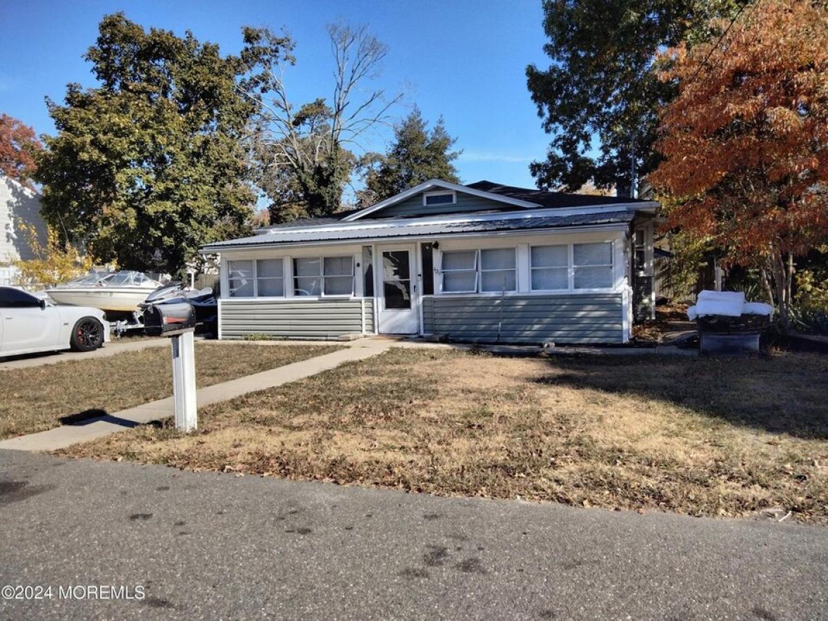 Picture of Home For Sale in Beachwood, New Jersey, United States