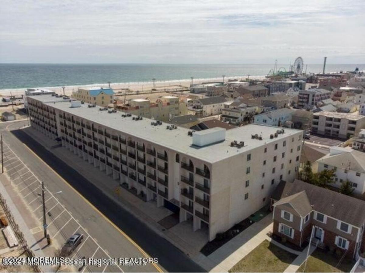 Picture of Home For Sale in Seaside Heights, New Jersey, United States