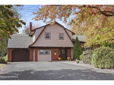 Home For Sale in Wall, New Jersey