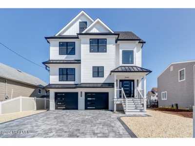 Home For Sale in Toms River, New Jersey