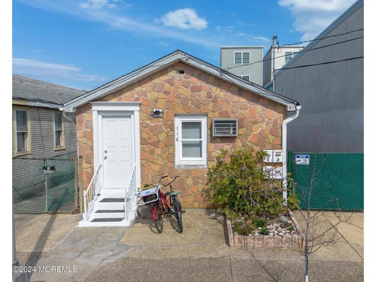 Picture of Home For Sale in Seaside Heights, New Jersey, United States