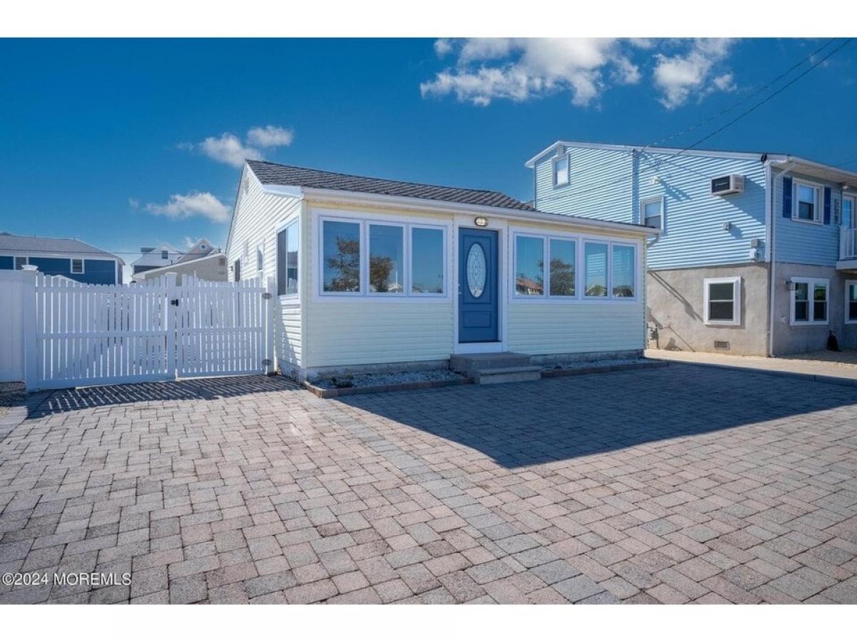 Picture of Home For Sale in Ortley Beach, New Jersey, United States