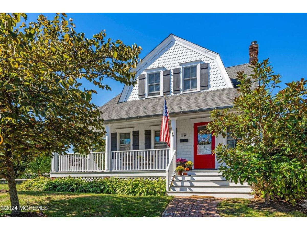 Picture of Home For Sale in Shrewsbury Boro, New Jersey, United States