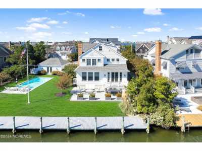 Home For Sale in Mantoloking, New Jersey