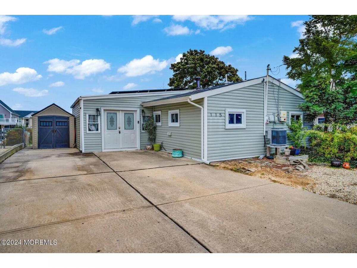 Picture of Home For Sale in Little Egg Harbor, New Jersey, United States