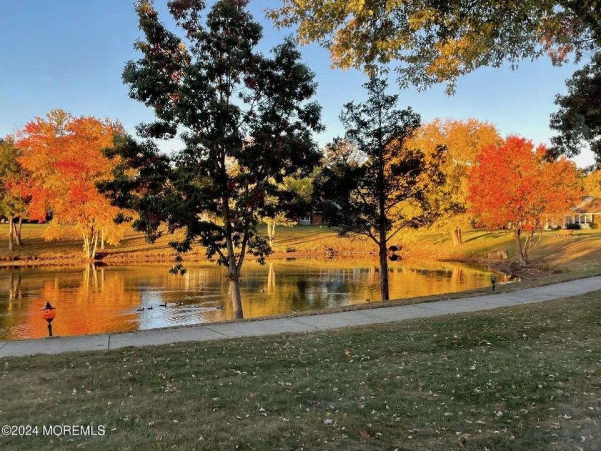 Picture of Home For Sale in Lakewood, New Jersey, United States