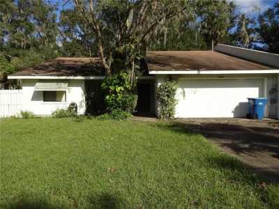 Home For Sale in Deland, Florida