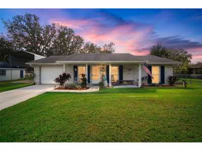 Home For Sale in Zephyrhills, Florida