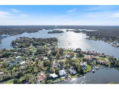 Home For Sale in Crystal River, Florida