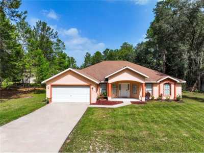 Home For Sale in Ocklawaha, Florida