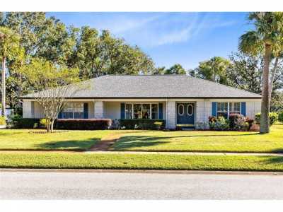 Home For Sale in Winter Springs, Florida