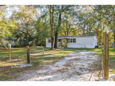 Home For Sale in Trenton, Florida