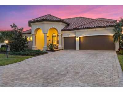 Home For Sale in Lakewood Ranch, Florida