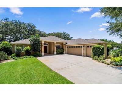 Home For Sale in Lady Lake, Florida