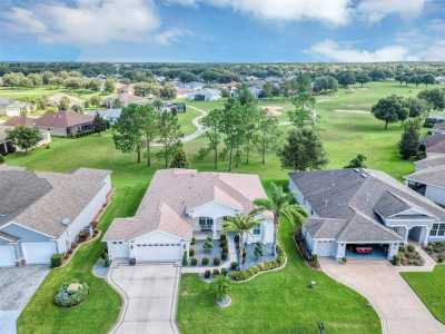 Home For Sale in Leesburg, Florida