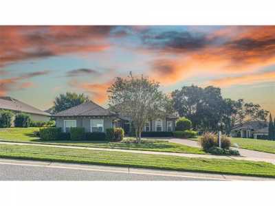 Home For Sale in Lady Lake, Florida